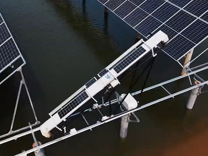 Smart Transfer Unit for Cleaning Robots